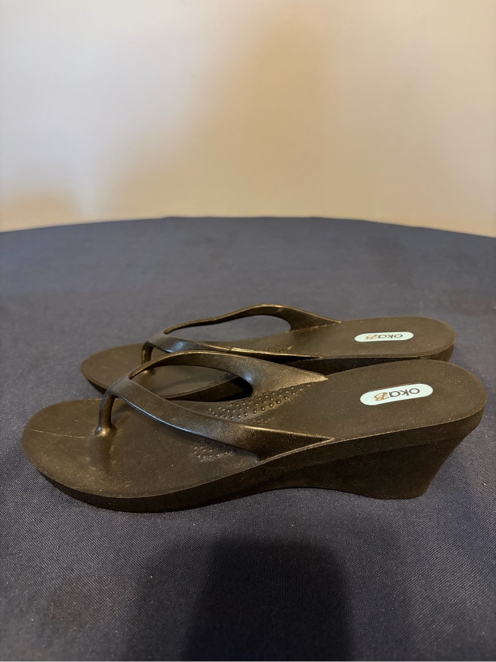 OKA­­·B Women's Thong Heel Sandals Comfort Shoes Black Size: Large.